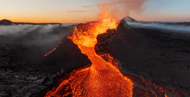 Live: Explosive Volcano Eruption in Iceland