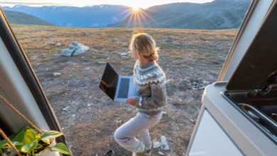 How to Travel and Work Remotely: A Complete Guide for Location Independence