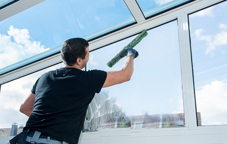 Commercial Window Cleaning: A Complete Guide to Professional Glass Maintenance for Businesses
